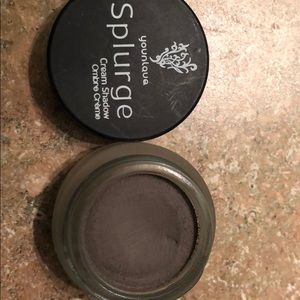 Younique “unfazed” splurge cream shadow